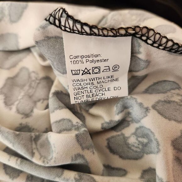 Shein Pullover Top Women's Animal Print Tan Black Sequin Lips - Picture 8 of 8